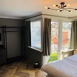 Prado Next Door 酒店