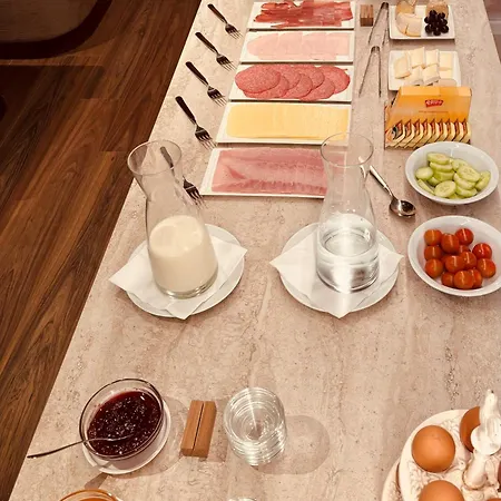 Hotel Prado Next Door