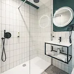 Отель Prado Next Door Остенде