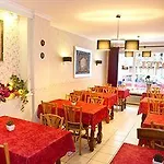 Prado Next Door Отель Остенде