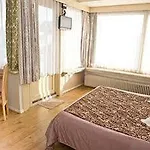 Prado Next Door 3*