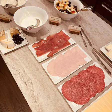 Hotel Prado Next Door