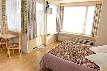 Prado Next Door 3*