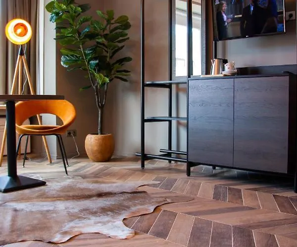 Prado Next Door 酒店 3*