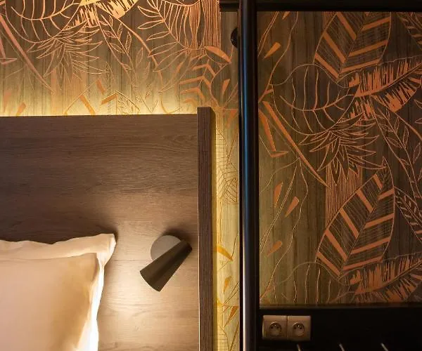 Prado Next Door Готель