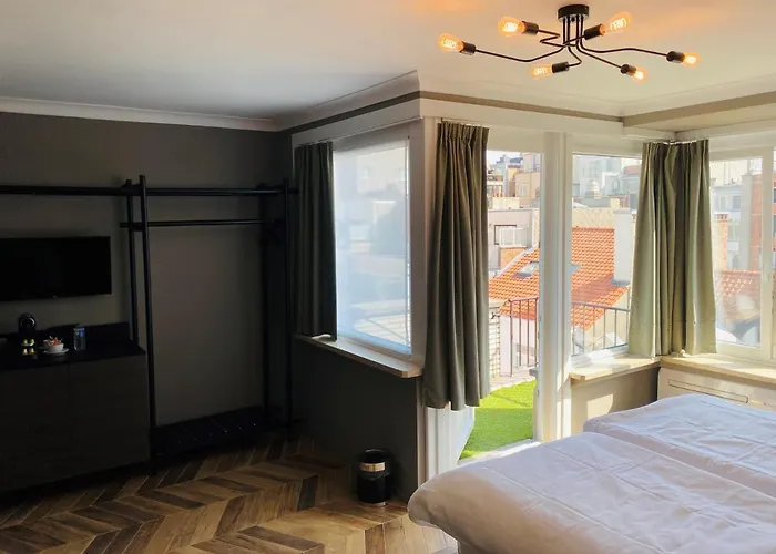 Prado Next Door Hotel