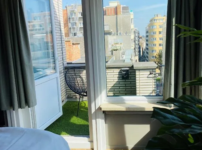 Prado Next Door Готель