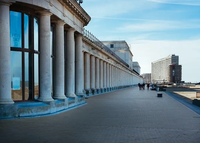 Prado Next Door 酒店 3*