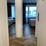 Prado Next Door 酒店 3*